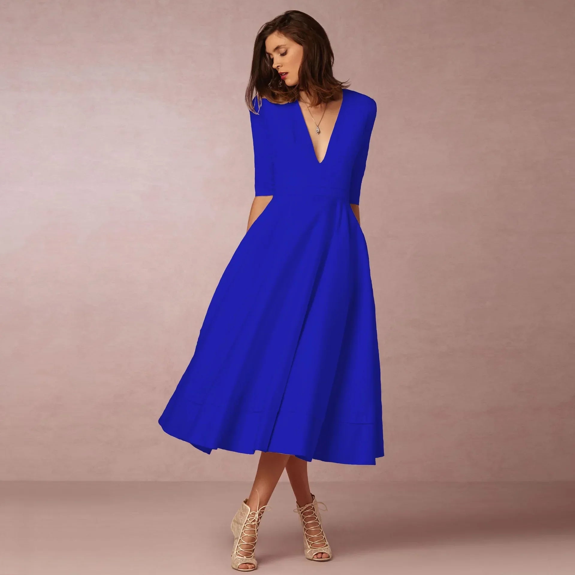 Elegante Wijde Jurk Met V-hals